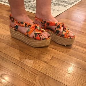 NWOT Rebels platform sandal